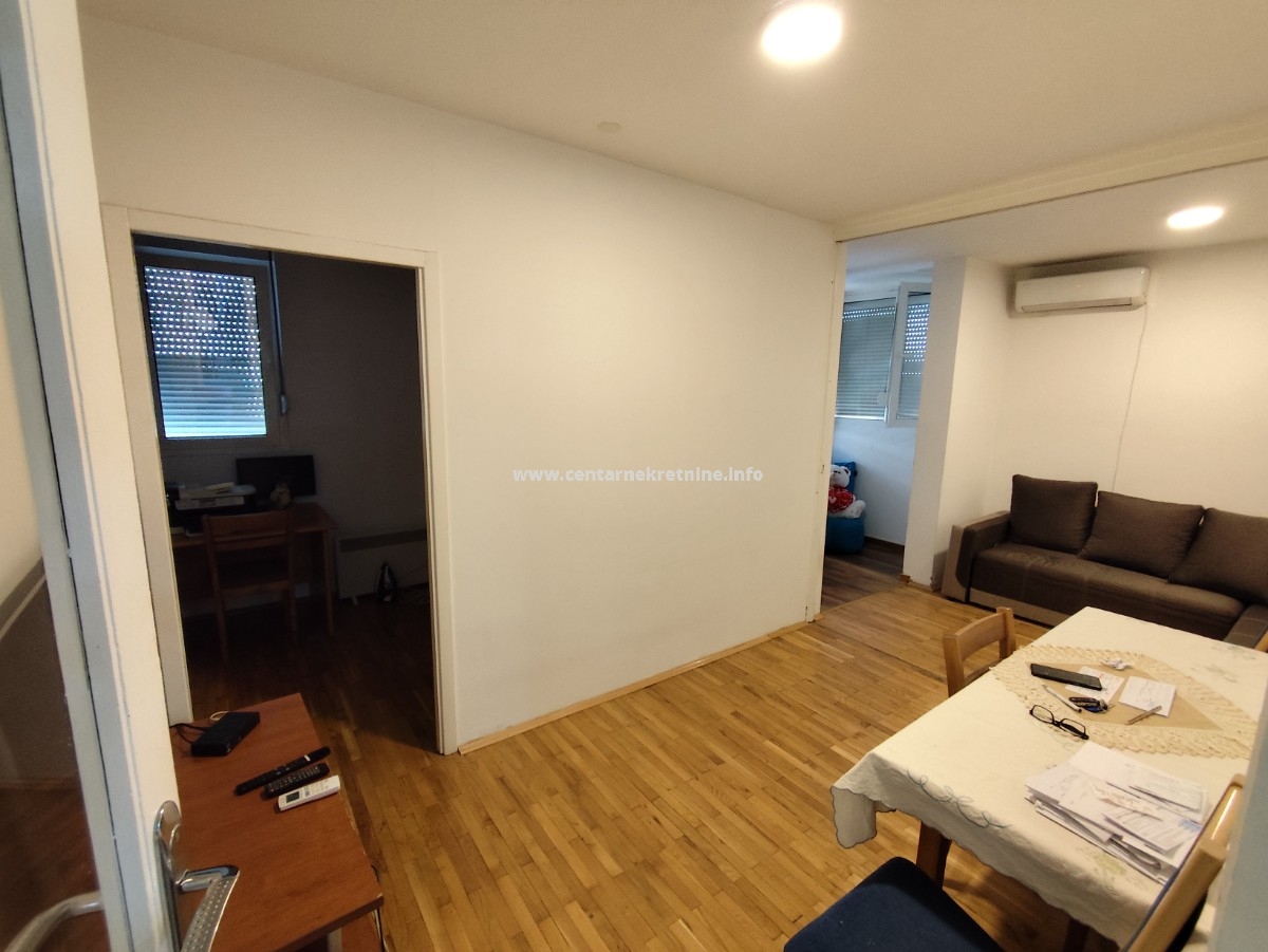 Izdavanje, dvosoban stan 60m2, Blok 5, Podgorica